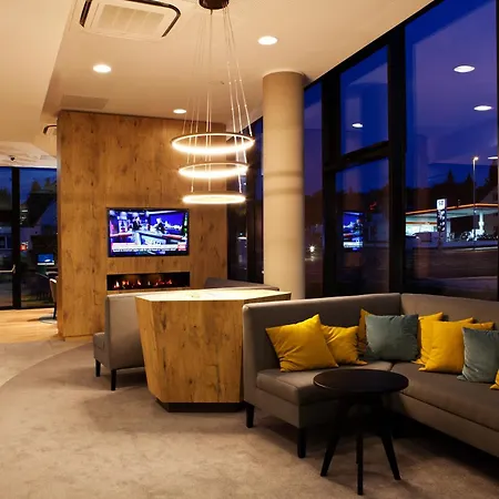 Hotel Hampton By Hilton Tivoli 3*