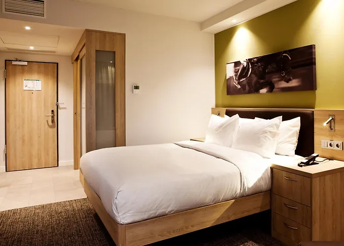 Hampton By Hilton Tivoli מלון אאכן