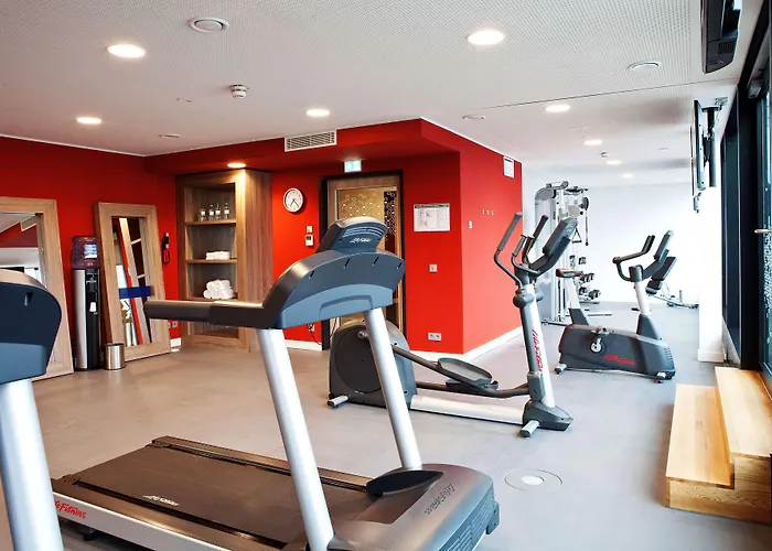 מלון Hampton By Hilton Tivoli 3*